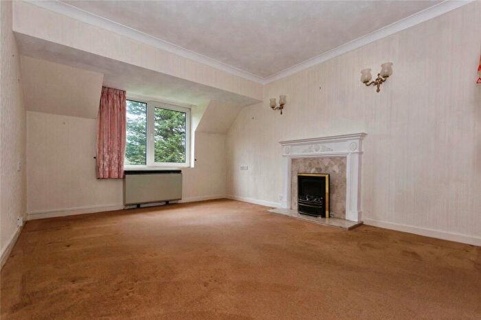 2 Bedroom Flat For Sale In Grange Road, Solihull, West Midlands, B91