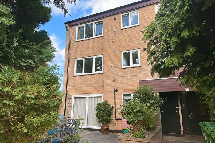 2 Bedroom Flat For Sale In Vintners Close, Peterborough, PE3