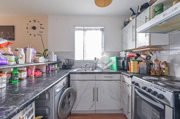 1 Bedroom Flat To Rent In Dewberry Street, Poplar, London, E14
