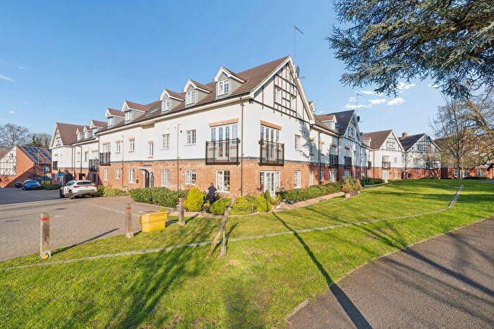 2 Bedroom Flat For Sale In Grange Road, Chalfont St Peter, Gerrards Cross, SL9