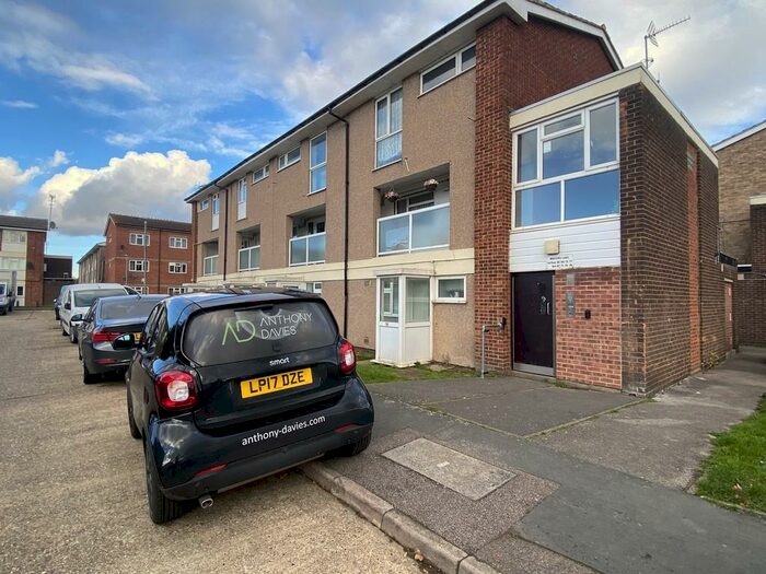 3 Bedroom Flat To Rent In Macers Lane, Wormley, EN10