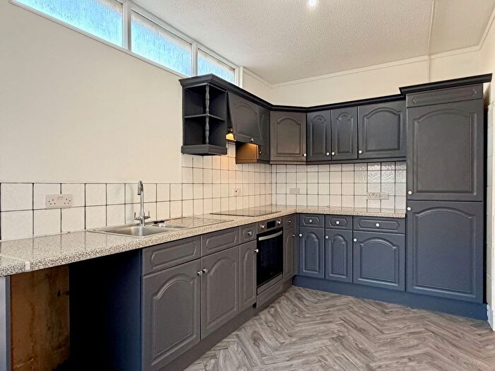 3 Bedroom Flat To Rent In Newton Road, Mumbles, SA3