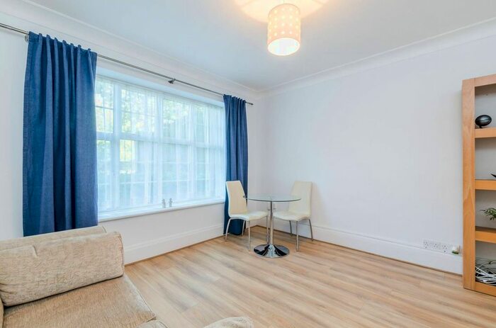 1 Bedroom Flat To Rent In Gloucester Avenue, Camden, London, NW1