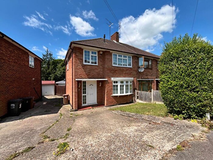3 Bedroom Semi-Detached House To Rent In Grampian Way, Luton, Bedfordshire, LU3