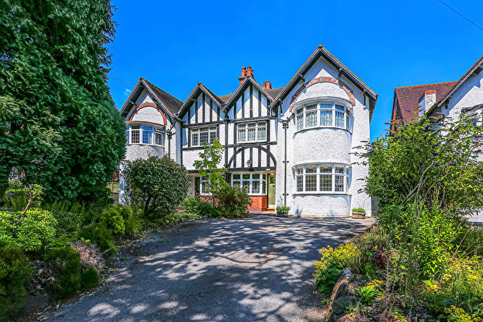 5 Bedroom Semi-Detached House For Sale In Streetsbrook Road, Solihull, B91