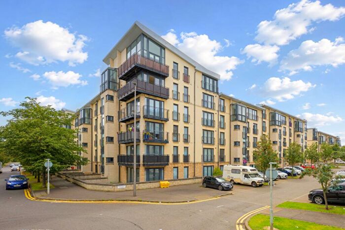 2 Bedroom Flat For Sale In Flat, Colonsay Close, Edinburgh, EH5