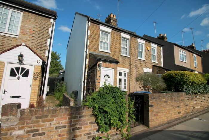 5 Bedroom Semi-Detached House To Rent In Chase Road, Southgate, N14