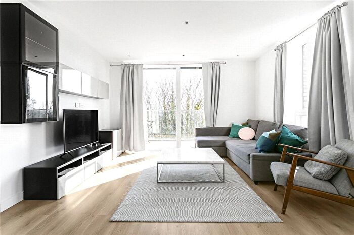 2 Bedroom Flat To Rent In Kempton House, Heritage Place, Brentford, TW8