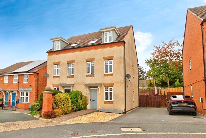3 Bedroom Semi-Detached House For Sale In Haslingden Crescent, Dudley, DY3
