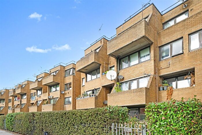 3 Bedroom Flat For Sale In Tavistock Crescent, Westminster, W11