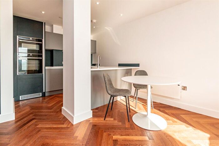 1 Bedroom Apartment To Rent In Deansgate Square, Manchester, M15