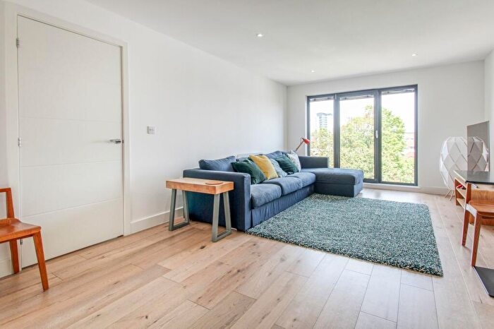 1 Bedroom Flat For Sale In Royal Crescent Road, Royal Crescent Apartments, SO14