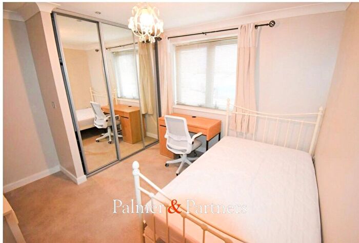 2 Bedroom Flat For Sale In Ballantyne Drive, The Hythe, Colchester, Essex, CO2