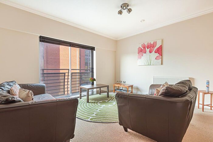 2 Bedroom Flat To Rent In Swindon, Wiltshire, SN1