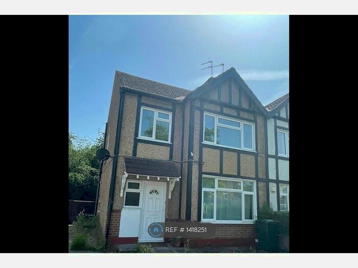 3 Bedroom Semi-Detached House To Rent In Hale Drive, London, NW7