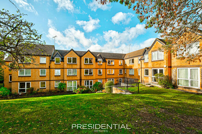 1 Bedroom Flat For Sale In Homebush House, Kings Head Hill, Chingford, E4