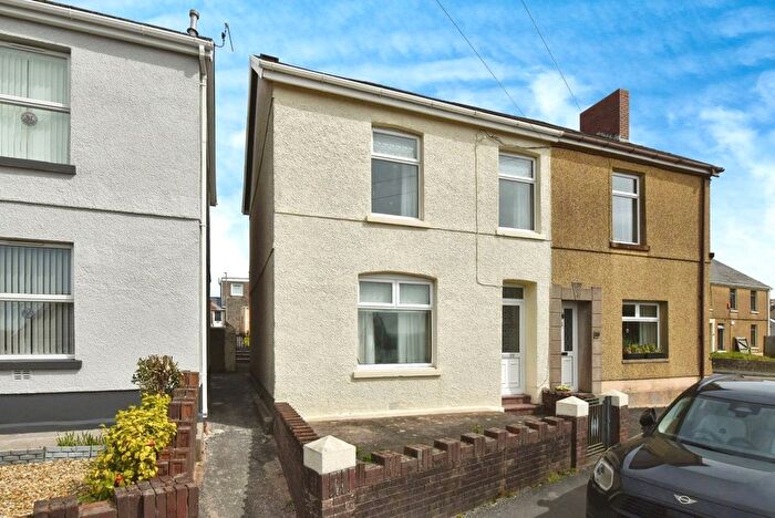 3 Bedroom Semi-Detached House For Sale In Heol Y Pentre, Ponthenry, Llanelli, Carmarthenshire, SA15
