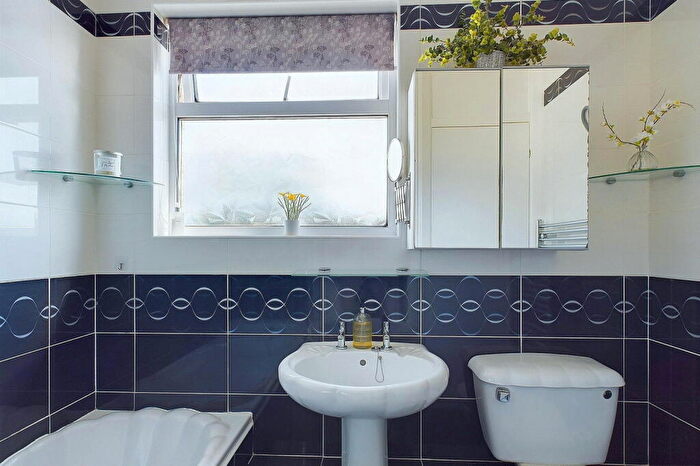 3 Bedroom Terraced House For Sale In Goldsmith Road, Worthing, BN14
