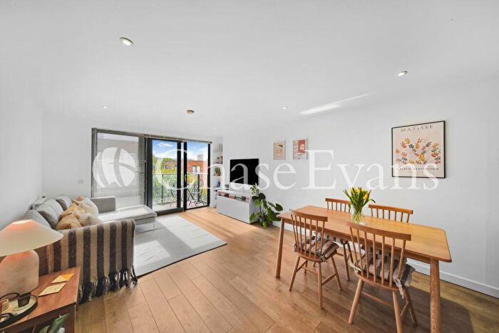 2 Bedroom Flat For Sale In Chadwick Court, Jonzen Walk, Poplar, London, E14