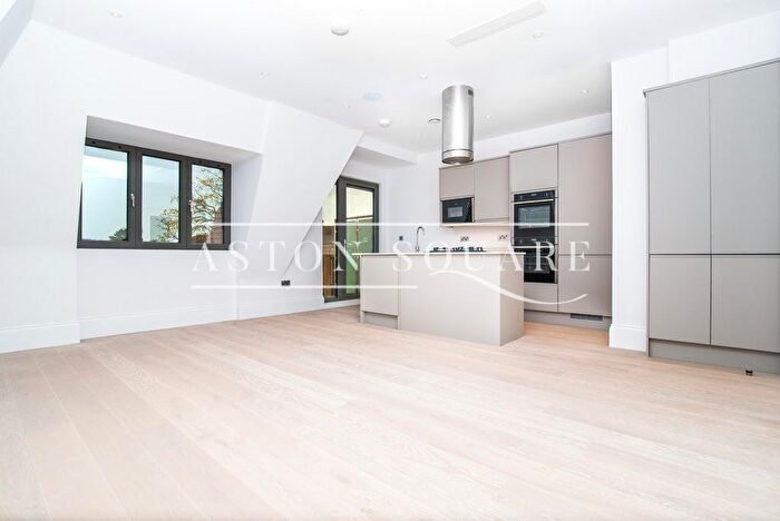 2 Bedroom Flat To Rent In Green Lane, London, NW4