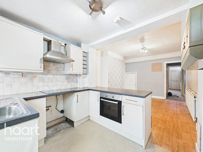 3 Bedroom Terraced House For Sale In Manthorpe Road, Grantham, NG31