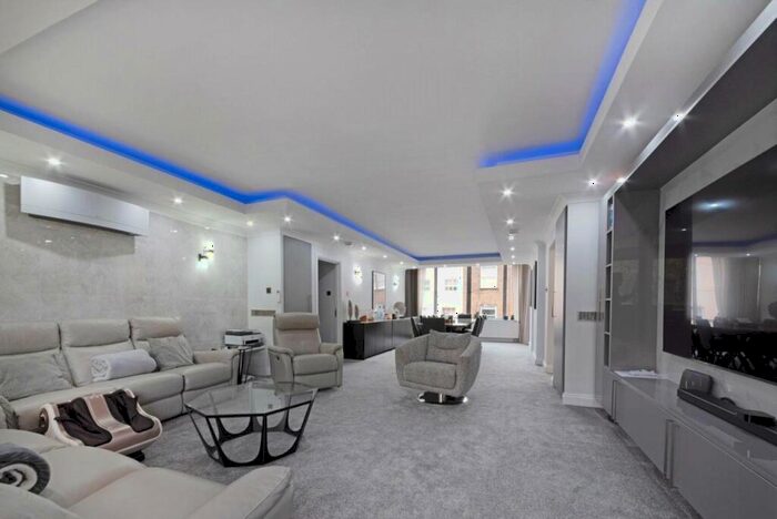 4 Bedroom Flat To Rent In Park Road, London, NW1