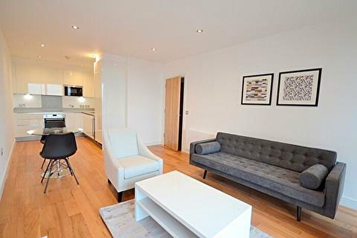1 Bedroom Flat To Rent In Gateway House, Regents Park Road, London, N3