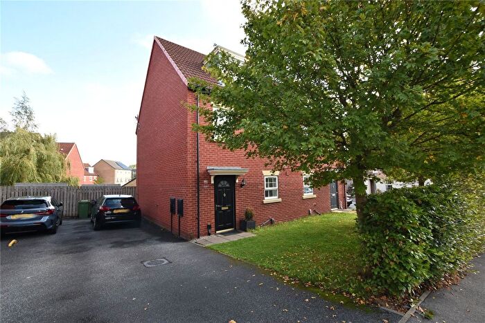 3 Bedroom Semi-detached House For Sale In Finch Drive, Leeds, West Yorkshire, LS15