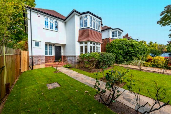 4 Bedroom House To Rent In Brookway, London, SE3