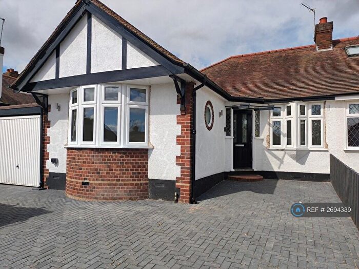 3 Bedroom Bungalow To Rent In The Drive, Potters Bar, EN6