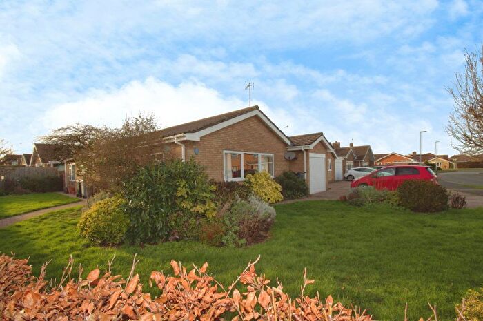 4 Bedroom Detached Bungalow For Sale In Kesteven Drive, Market Deeping, PE6