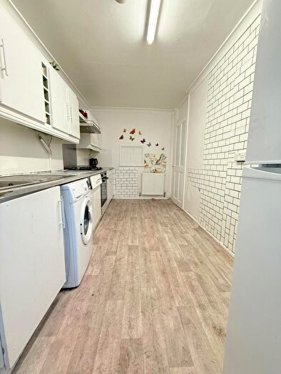 2 Bedroom Flat To Rent In High Road, Romford, London, RM6