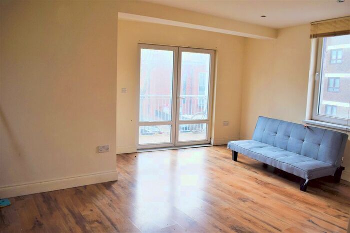 1 Bedroom Flat To Rent In Lomond Grove, Camberwell, SE5