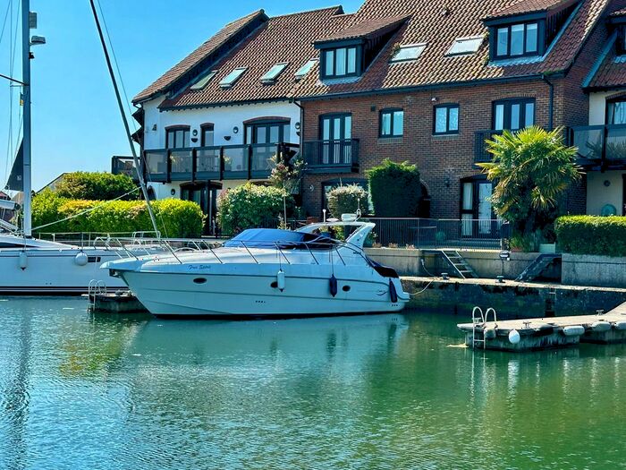 4 Bedroom Town House For Sale In White Heather Court, Hythe, SO45