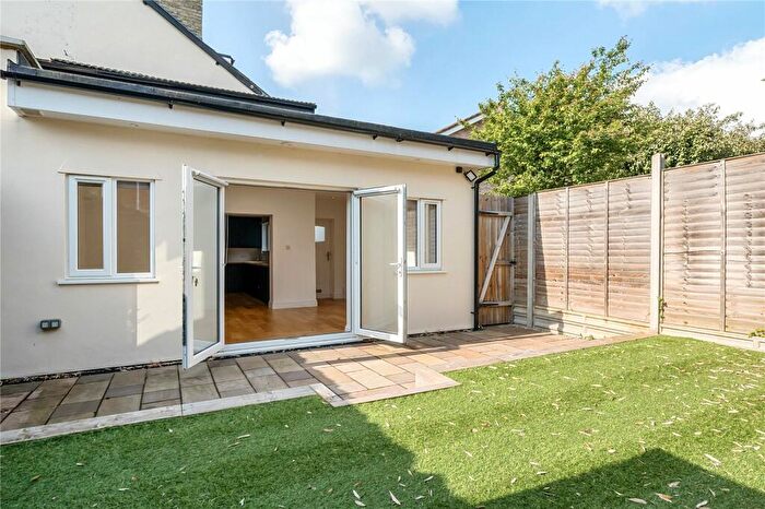 2 Bedroom End Of Terrace House To Rent In Leicester Road, Barnet, Herts, EN5