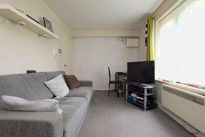 1 Bedroom Apartment To Rent In Frazer Close, Romford, Essex, RM1