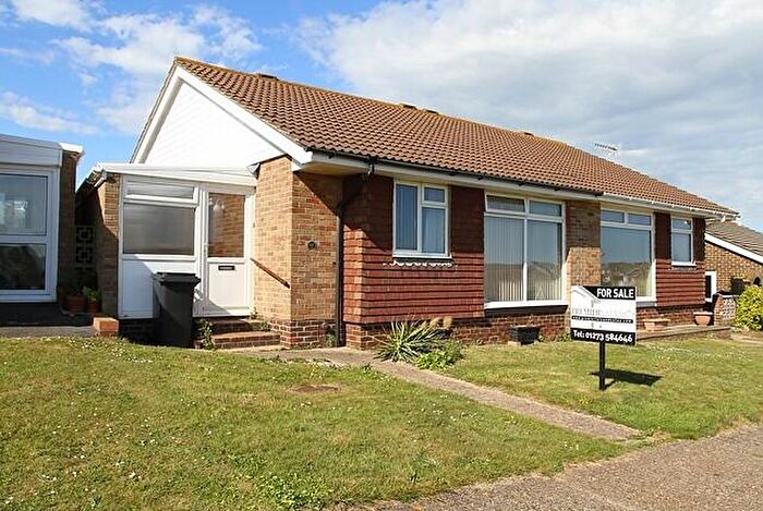 2 Bedroom Bungalow To Rent In Hawth Park Road, BN25