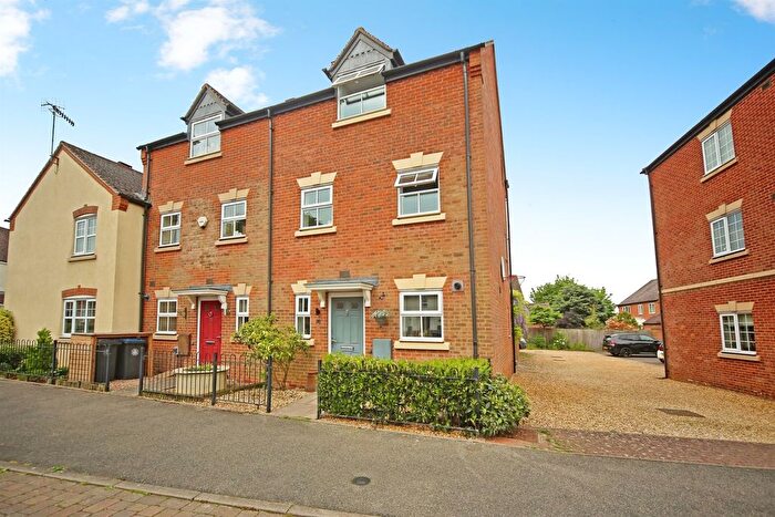 4 Bedroom Semi-Detached House For Sale In Betjeman Road, Stratford-Upon-Avon, CV37