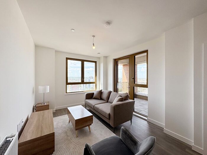 1 Bedroom Flat To Rent In Vista Heights, Ilderton Road, SE15