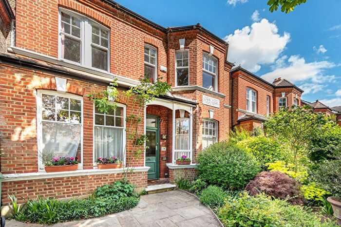 4 Bedroom Semi-Detached House To Rent In Chestnut Road, West Norwood, London, SE27