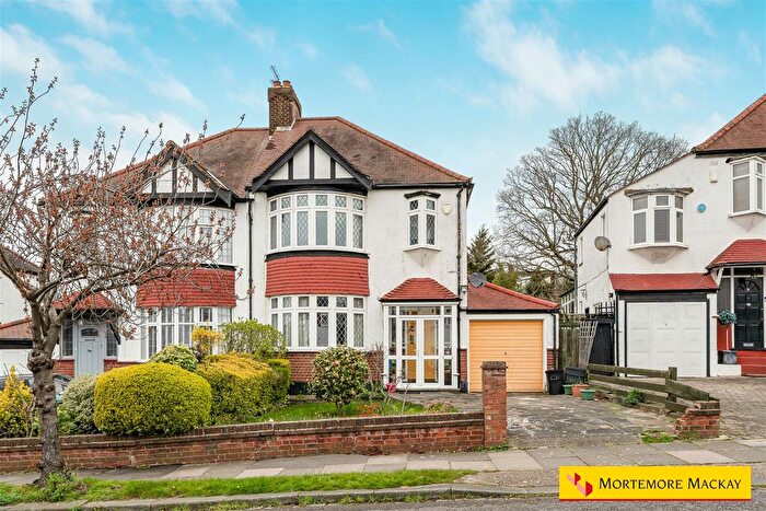 3 Bedroom Semi-Detached House For Sale In Oakwood Crescent, London, N21