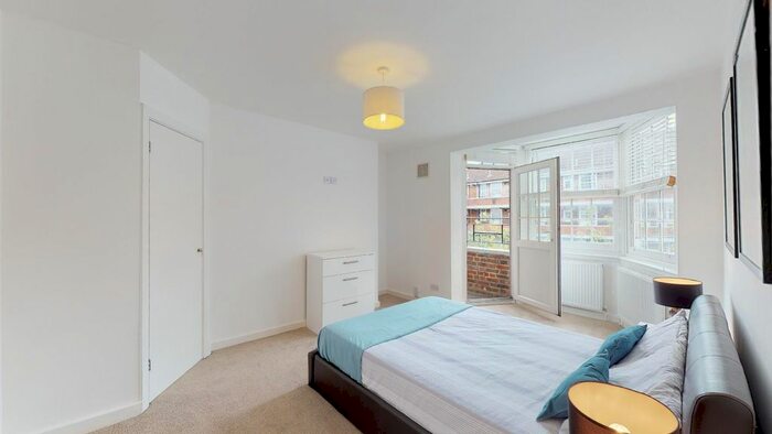 3 Bedroom Flat To Rent In Mole Court, Emlyn Gardens, London, W12