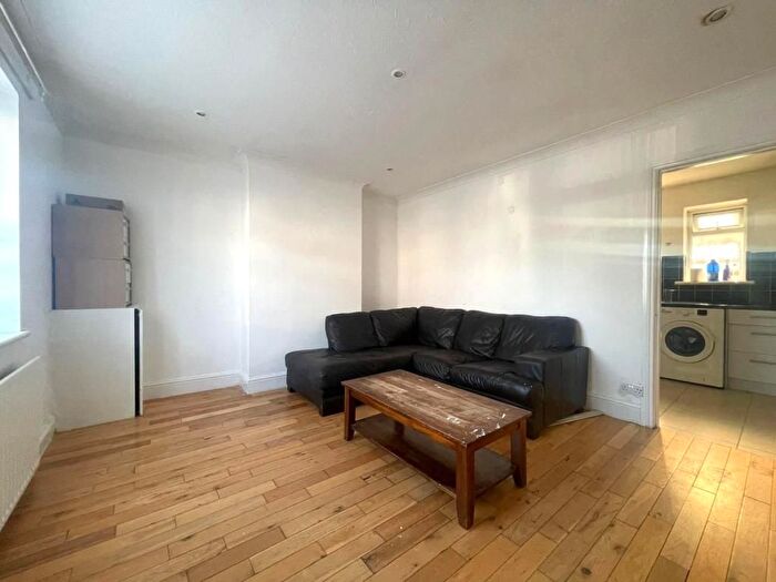 3 Bedroom Detached House To Rent In Slough, Berkshire, SL3