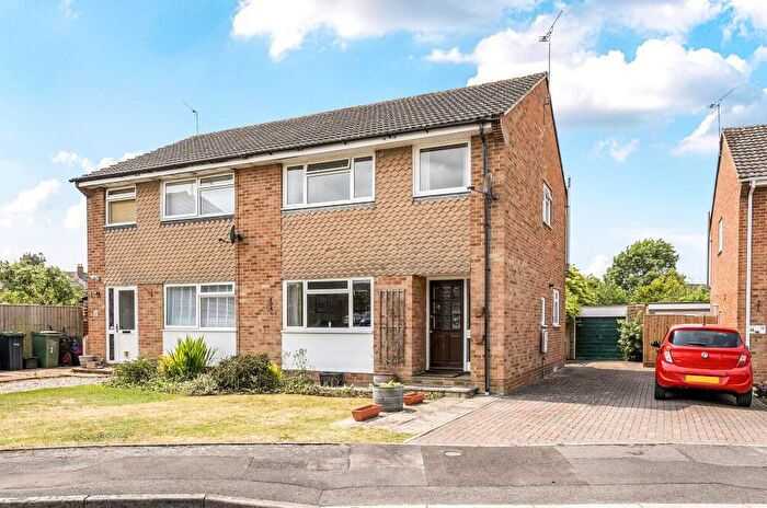 3 Bedroom Semi-Detached House For Sale In Peartree Close, Purton, Purton, SN5