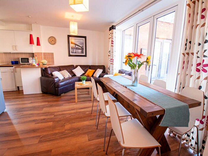 6 Bedroom House To Rent In Saxton Court, Gillingham, ME7