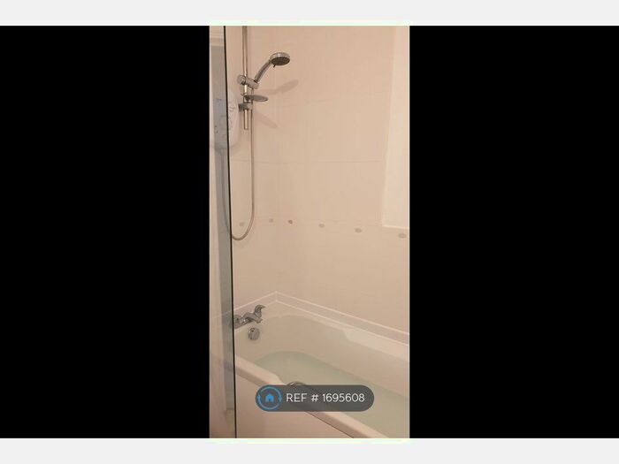 2 Bedroom Flat To Rent In St Michaels View, Widnes, WA8