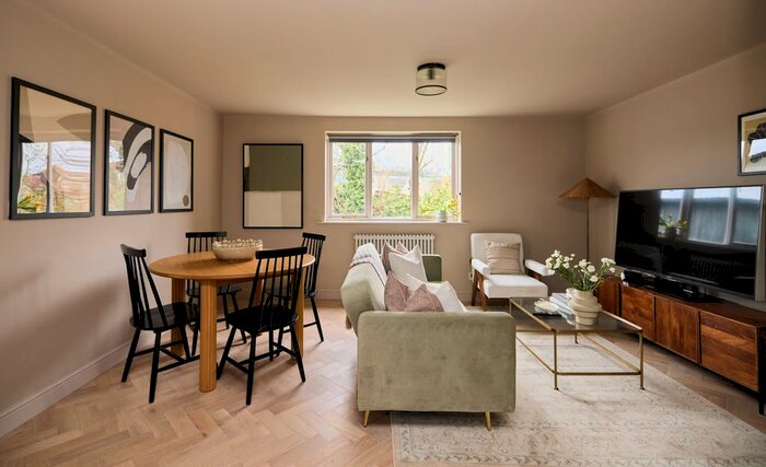 1 Bedroom Flat To Rent In Varsity Drive, Twickenham, TW1