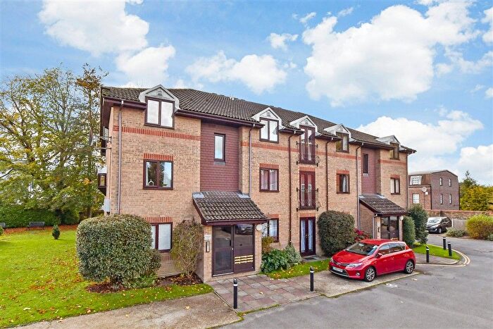1 Bedroom Flat For Sale In Kings Road, Horsham, West Sussex, RH13