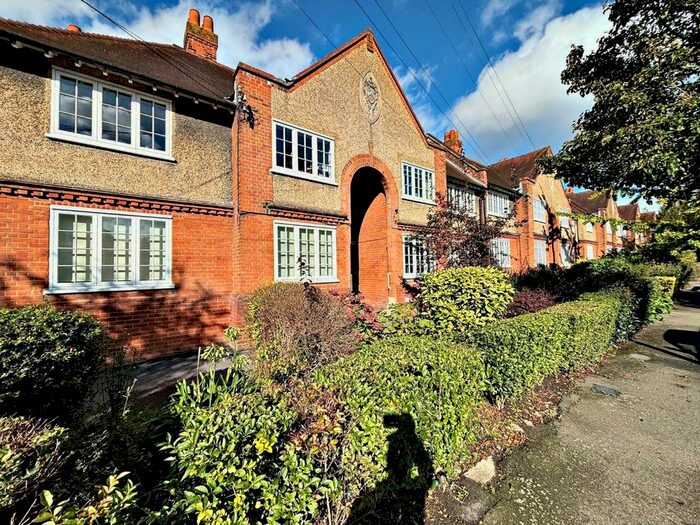 2 Bedroom Flat To Rent In Dekker Road, Dulwich, London, SE21
