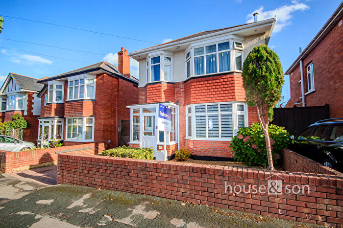 3 Bedroom Detached House For Sale In Redbreast Road, Bournemouth, BH9